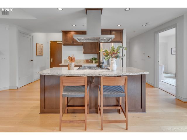 2430 Nw WESTOVER Rd 1-202, Portland, OR 97210