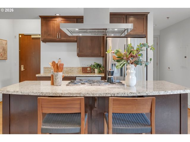 2430 Nw WESTOVER Rd 1-202, Portland, OR 97210