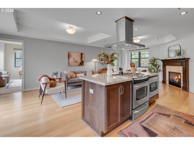 2430 Nw WESTOVER Rd 1-202, Portland, OR 97210