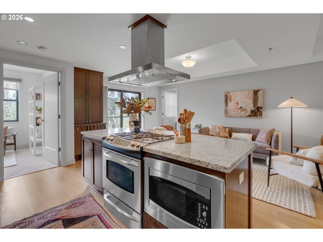 2430 Nw WESTOVER Rd 1-202, Portland, OR 97210