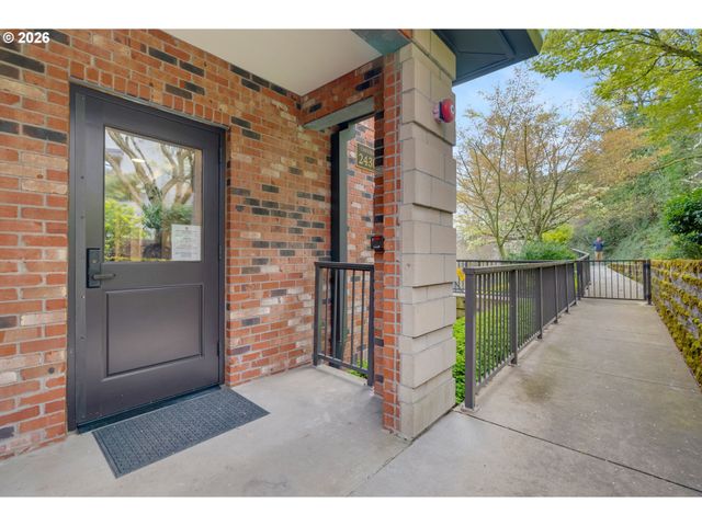 2430 Nw WESTOVER Rd 1-202, Portland, OR 97210