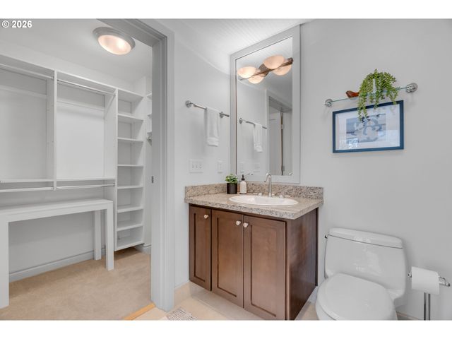 2430 Nw WESTOVER Rd 1-202, Portland, OR 97210