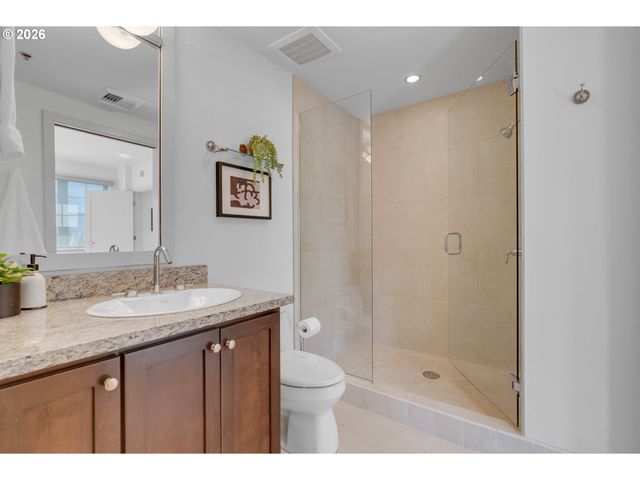 2430 Nw WESTOVER Rd 1-202, Portland, OR 97210