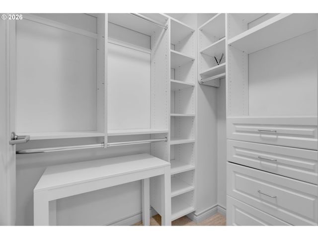 2430 Nw WESTOVER Rd 1-202, Portland, OR 97210