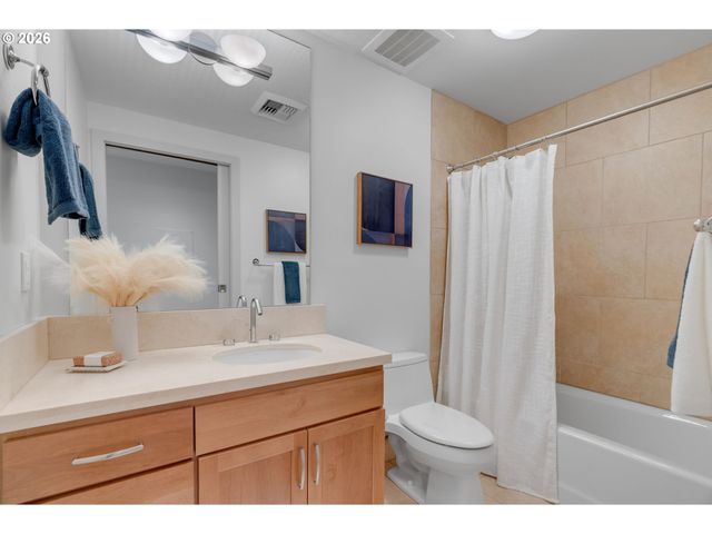 2430 Nw WESTOVER Rd 1-202, Portland, OR 97210