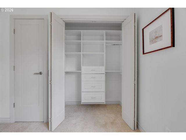 2430 Nw WESTOVER Rd 1-202, Portland, OR 97210