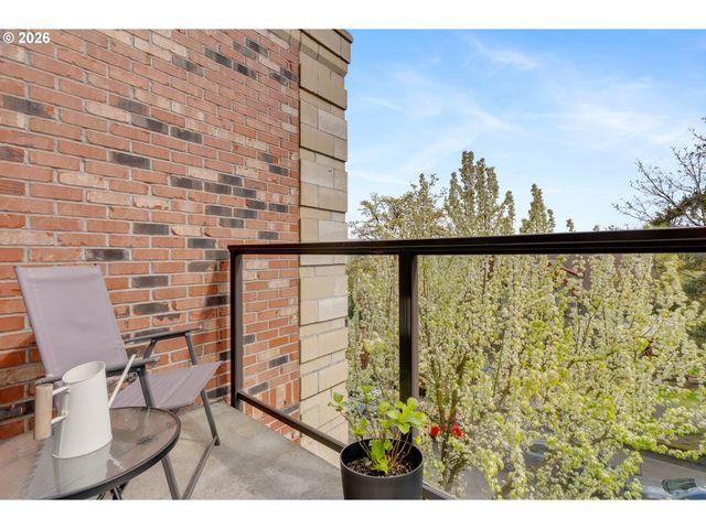 2430 Nw WESTOVER Rd 1-202, Portland, OR 97210