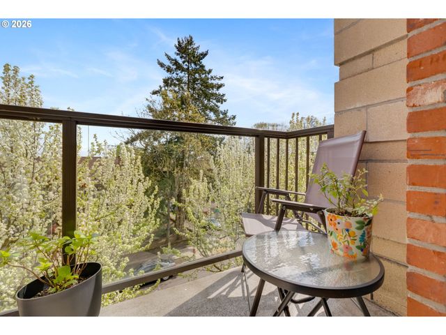 2430 Nw WESTOVER Rd 1-202, Portland, OR 97210