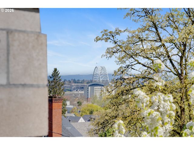 2430 Nw WESTOVER Rd 1-202, Portland, OR 97210