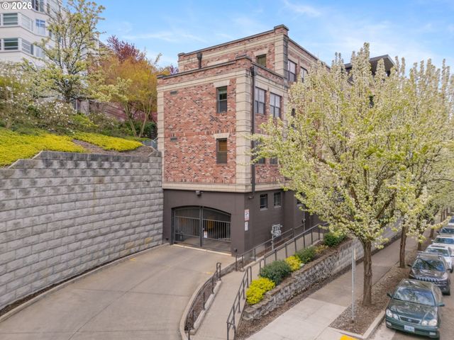 2430 Nw WESTOVER Rd 1-202, Portland, OR 97210