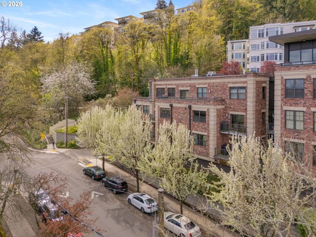 2430 Nw WESTOVER Rd 1-202, Portland, OR 97210