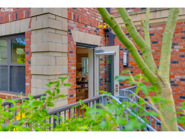 2430 Nw WESTOVER Rd 1-202, Portland, OR 97210