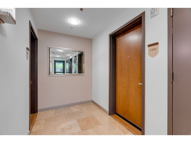 2430 Nw WESTOVER Rd 1-202, Portland, OR 97210