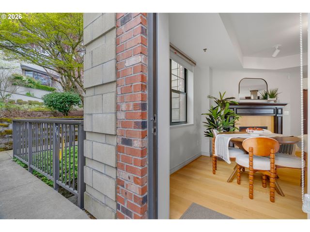 2430 Nw WESTOVER Rd 1-202, Portland, OR 97210