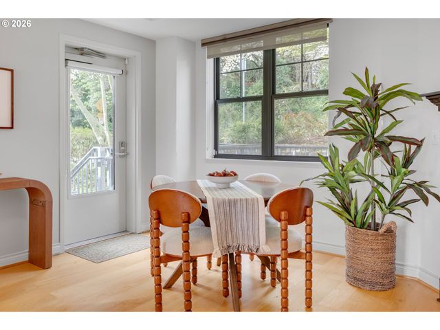 2430 Nw WESTOVER Rd 1-202, Portland, OR 97210