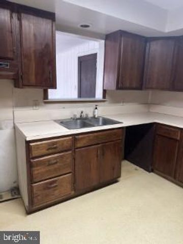 217-219 E AVE, Mount Carmel, PA 17851