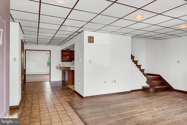 217-219 E AVE, Mount Carmel, PA 17851