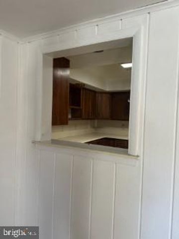 217-219 E AVE, Mount Carmel, PA 17851