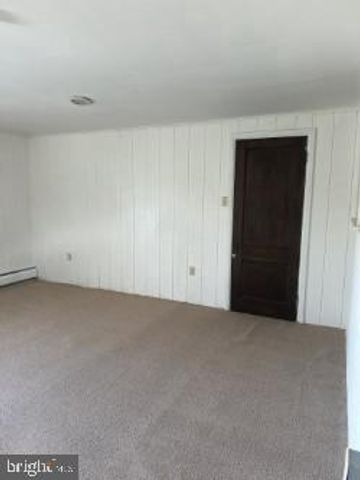 217-219 E AVE, Mount Carmel, PA 17851