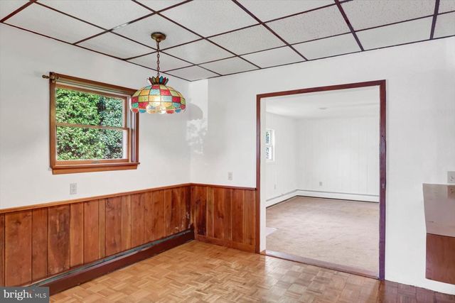 217-219 E AVE, Mount Carmel, PA 17851