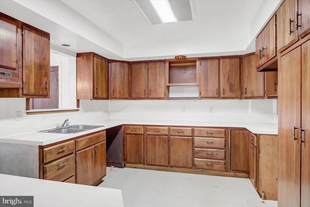 217-219 E AVE, Mount Carmel, PA 17851