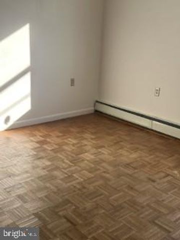 217-219 E AVE, Mount Carmel, PA 17851