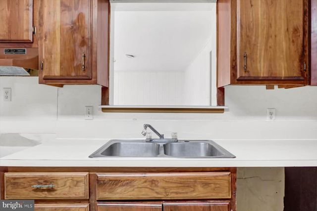 217-219 E AVE, Mount Carmel, PA 17851