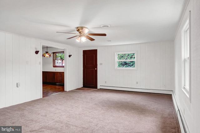 217-219 E AVE, Mount Carmel, PA 17851