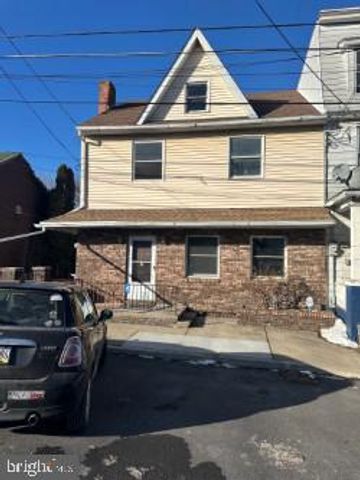 217-219 E AVE, Mount Carmel, PA 17851