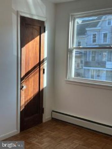 217-219 E AVE, Mount Carmel, PA 17851