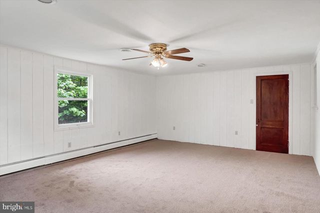 217-219 E AVE, Mount Carmel, PA 17851