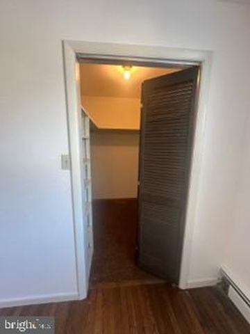 217-219 E AVE, Mount Carmel, PA 17851