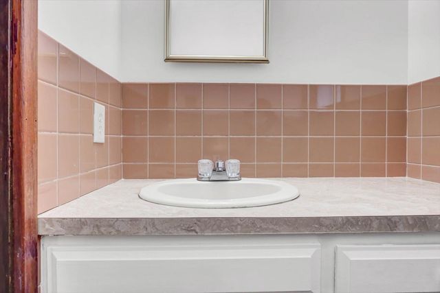 217-219 E AVE, Mount Carmel, PA 17851