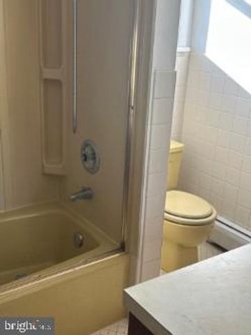 217-219 E AVE, Mount Carmel, PA 17851