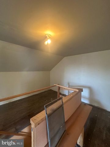 217-219 E AVE, Mount Carmel, PA 17851