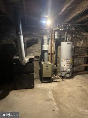 217-219 E AVE, Mount Carmel, PA 17851