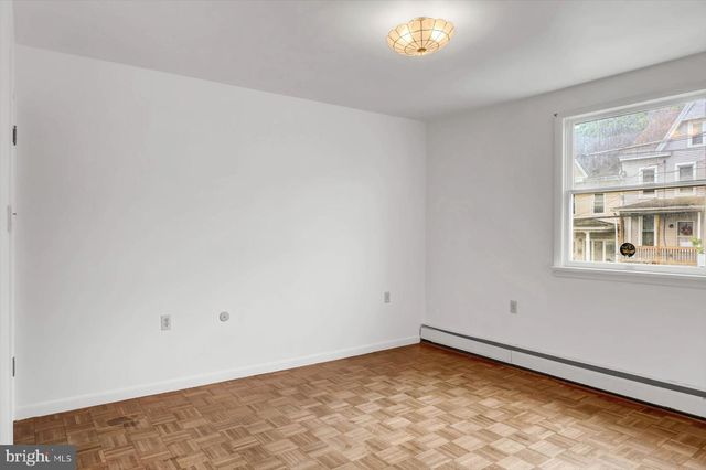 217-219 E AVE, Mount Carmel, PA 17851