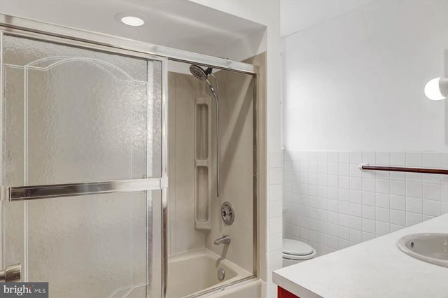 217-219 E AVE, Mount Carmel, PA 17851