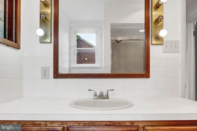 217-219 E AVE, Mount Carmel, PA 17851