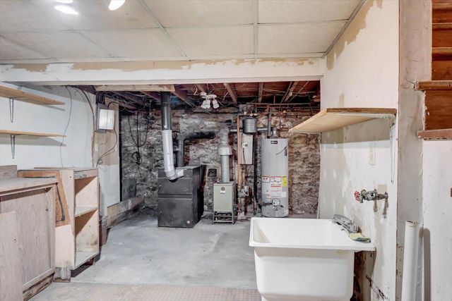 217-219 E AVE, Mount Carmel, PA 17851