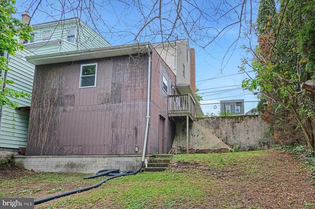 217-219 E AVE, Mount Carmel, PA 17851