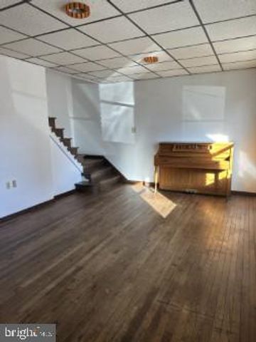 217-219 E AVE, Mount Carmel, PA 17851