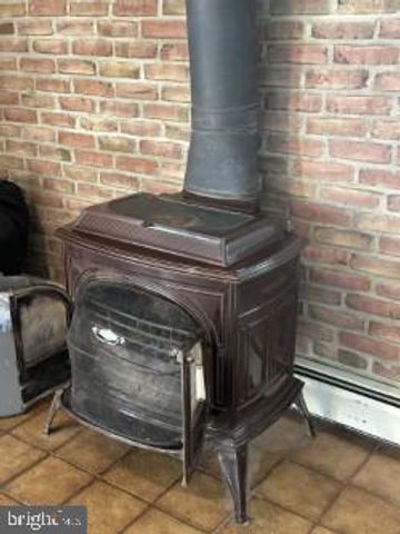 217-219 E AVE, Mount Carmel, PA 17851