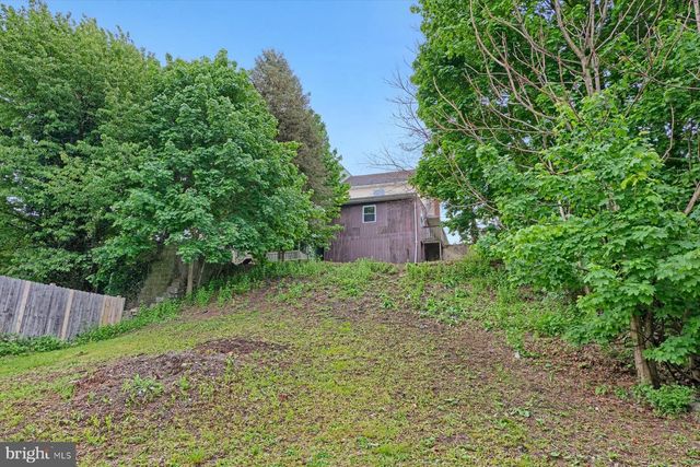 217-219 E AVE, Mount Carmel, PA 17851