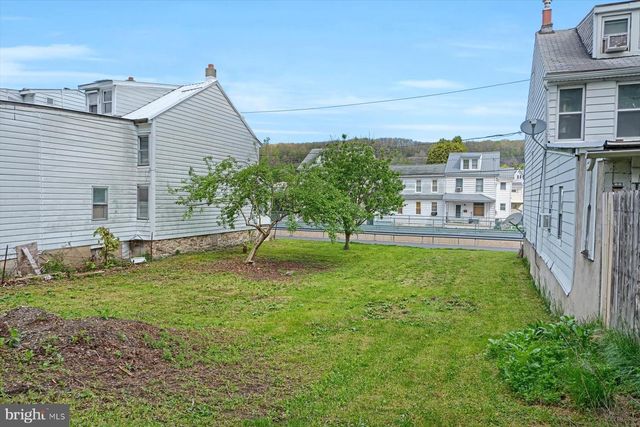 217-219 E AVE, Mount Carmel, PA 17851
