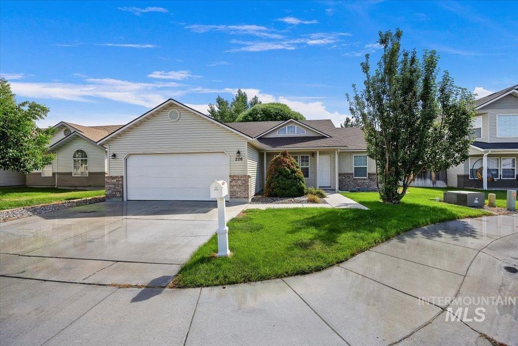 226 Teton St, Twin Falls, ID 83301