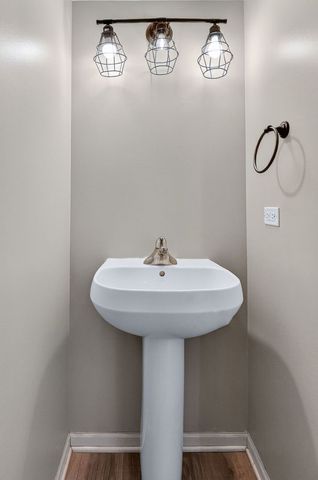 644 Lincoln Station Drive 644, Oswego, IL 60543