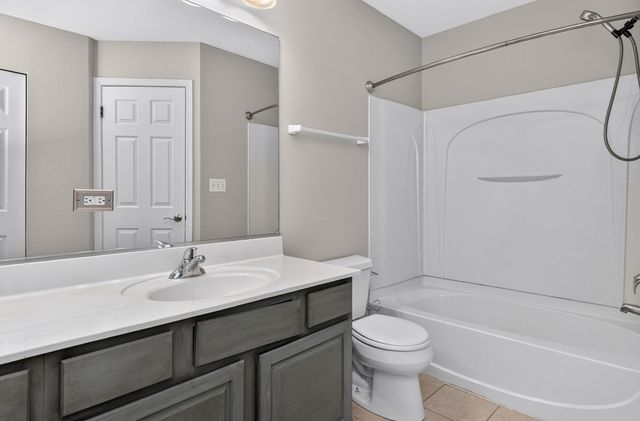 644 Lincoln Station Drive 644, Oswego, IL 60543