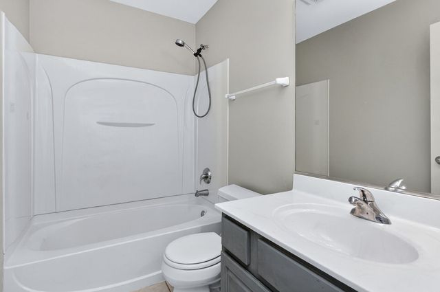 644 Lincoln Station Drive 644, Oswego, IL 60543