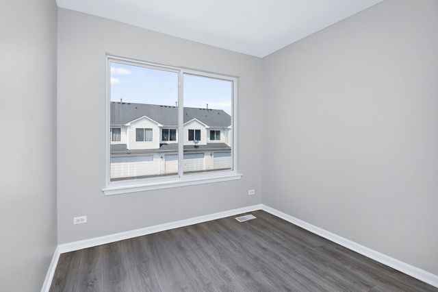 644 Lincoln Station Drive 644, Oswego, IL 60543